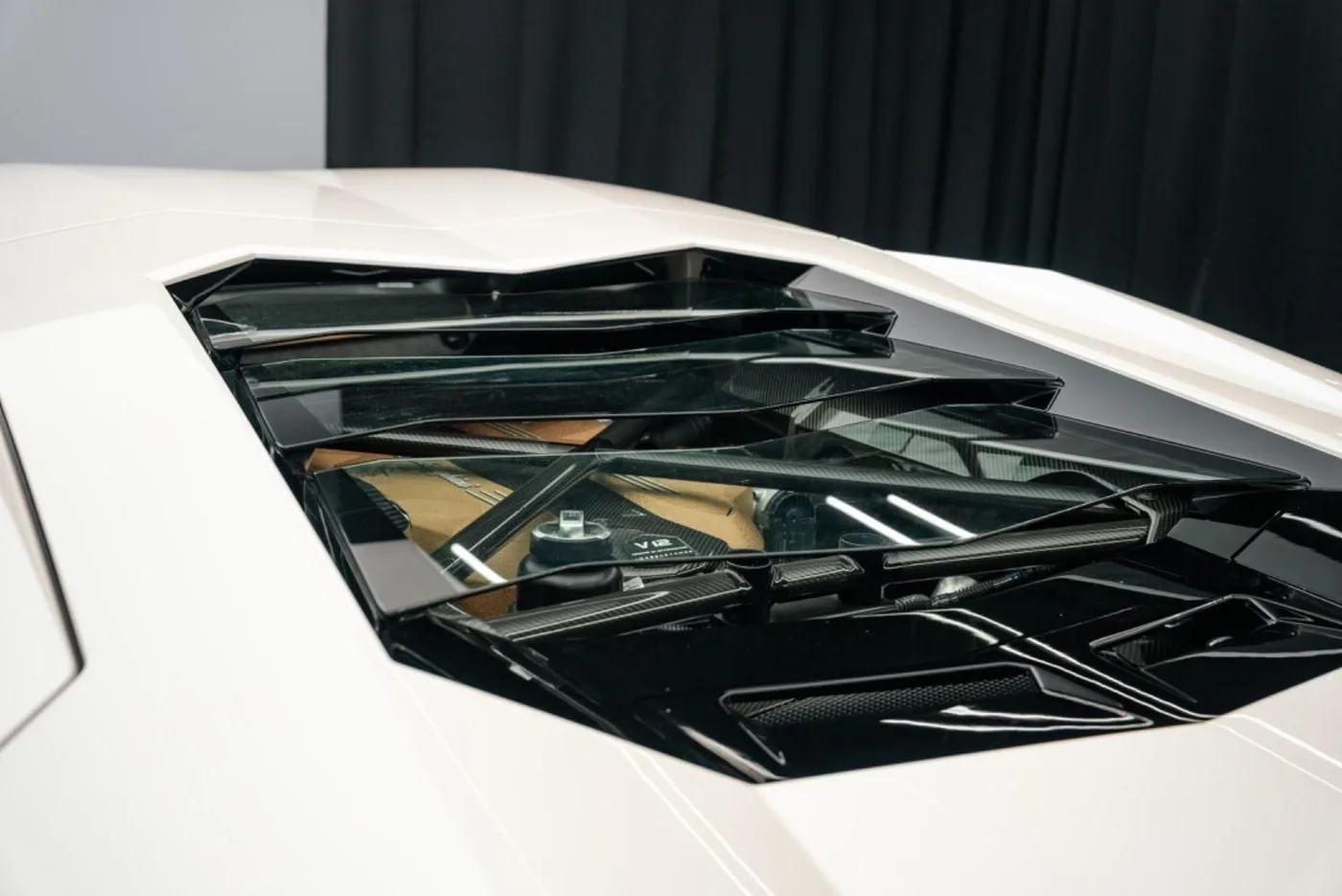 2022 Lamborghini Aventador Ultimae offered by a specialist dealer in Putzbrunn, Germany, photo 10 of 15
