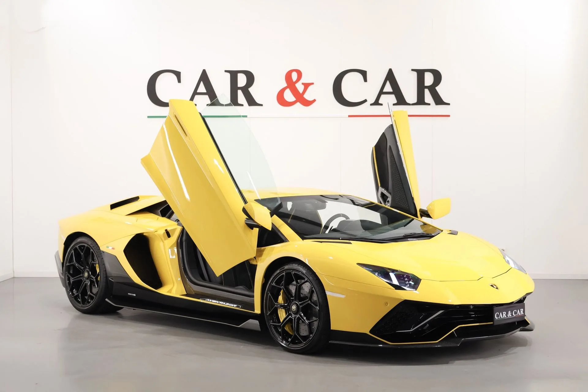 2022 Lamborghini Aventador Ultimae LP 780-4 angeboten von einem Supersportwagenhändler in Zibido San Giacomo, Italien, Hauptfoto