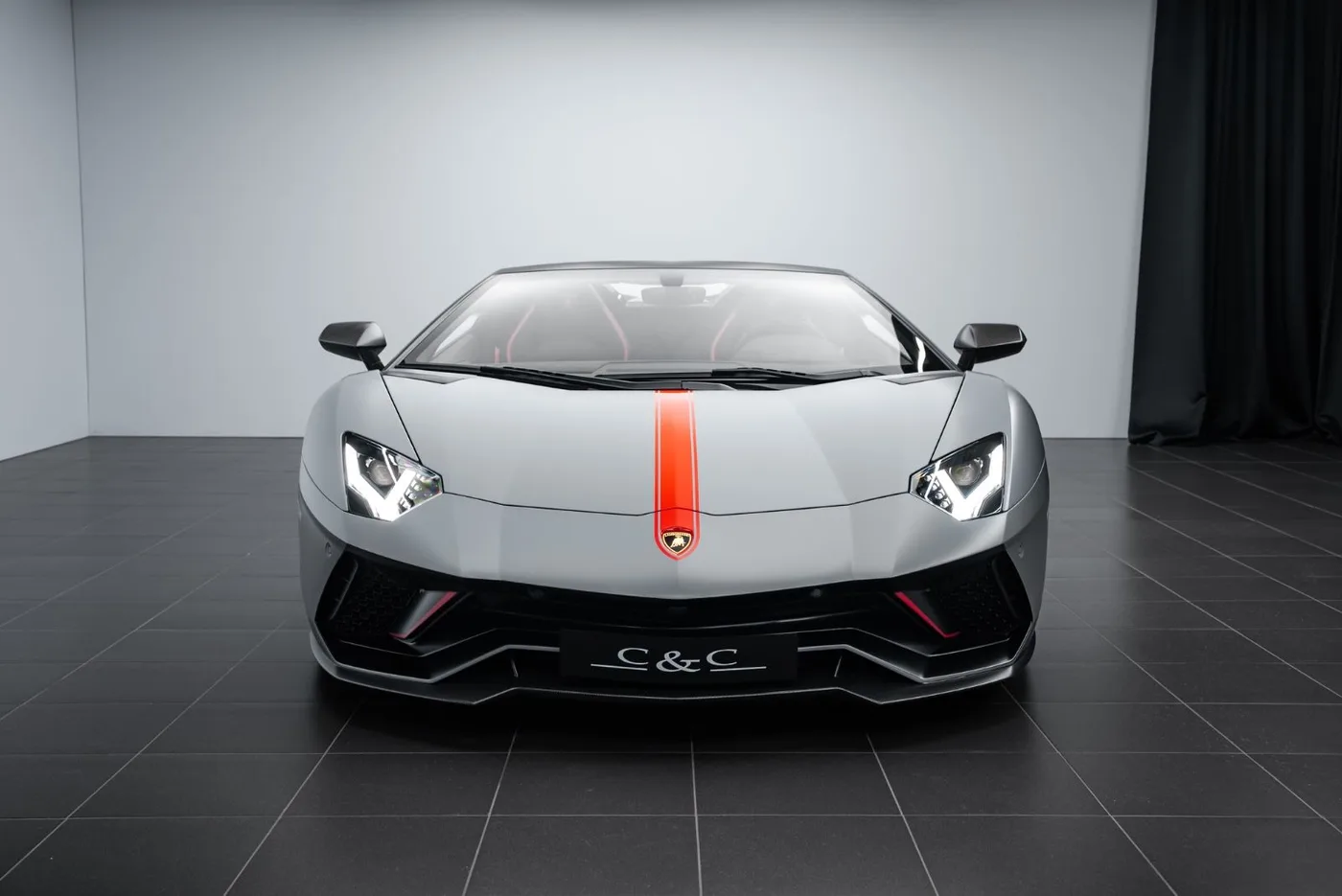 2022 Lamborghini Aventador Ultimae Roadster offered by a specialist dealer in Putzbrunn, Germany, photo 2 of 15