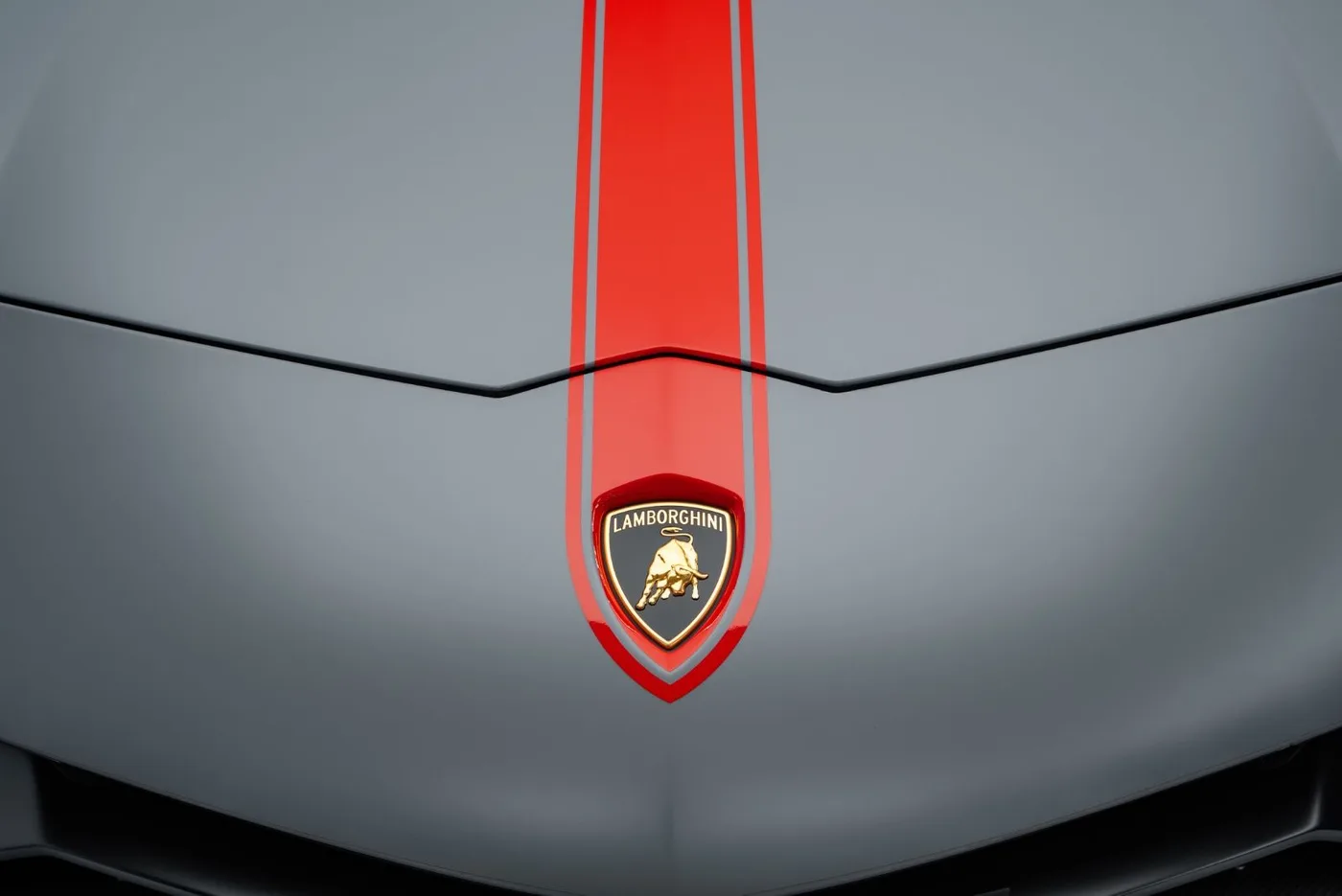 2022 Lamborghini Aventador Ultimae Roadster offered by a specialist dealer in Putzbrunn, Germany, photo 6 of 15