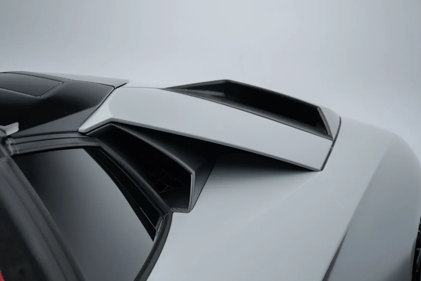 2022 Lamborghini Aventador Ultimae Roadster offered by a specialist dealer in Putzbrunn, Germany, photo 12 of 15