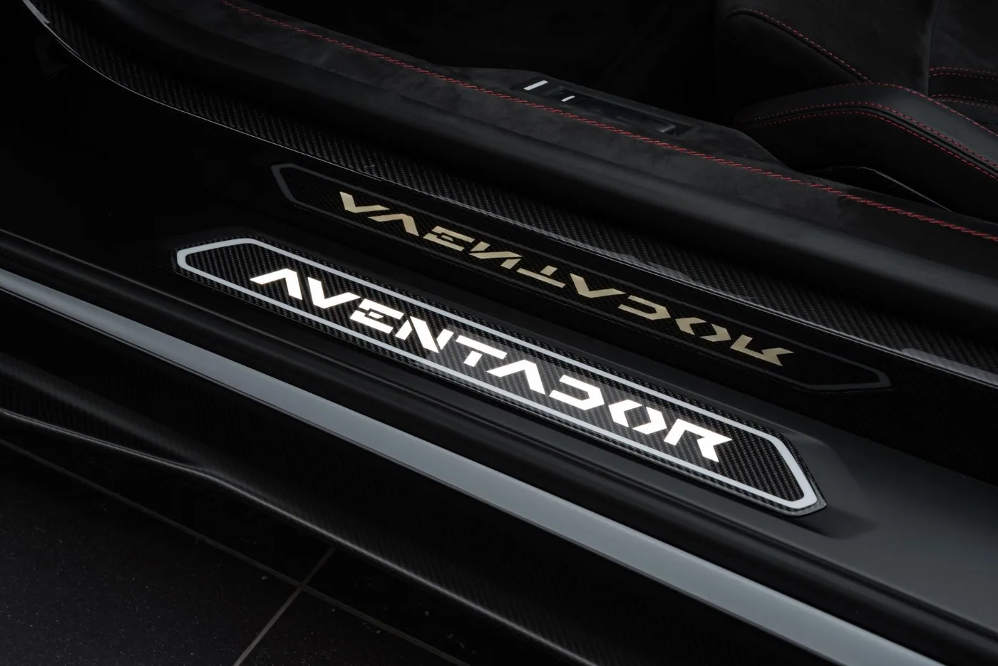 2022 Lamborghini Aventador Ultimae Roadster offered by a specialist dealer in Putzbrunn, Germany, photo 15 of 15