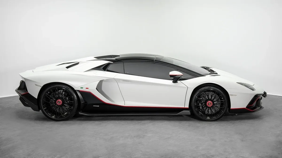 2022 Lamborghini Aventador Ultimae Roadster, 2/30