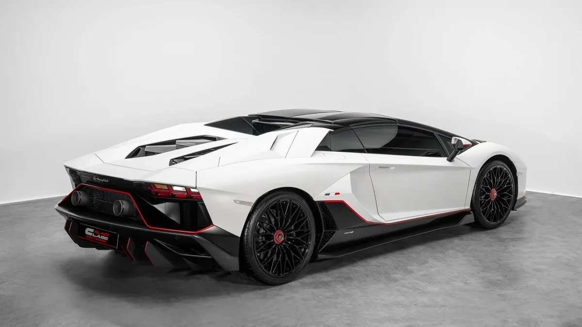 2022 Lamborghini Aventador Ultimae Roadster, 3/30