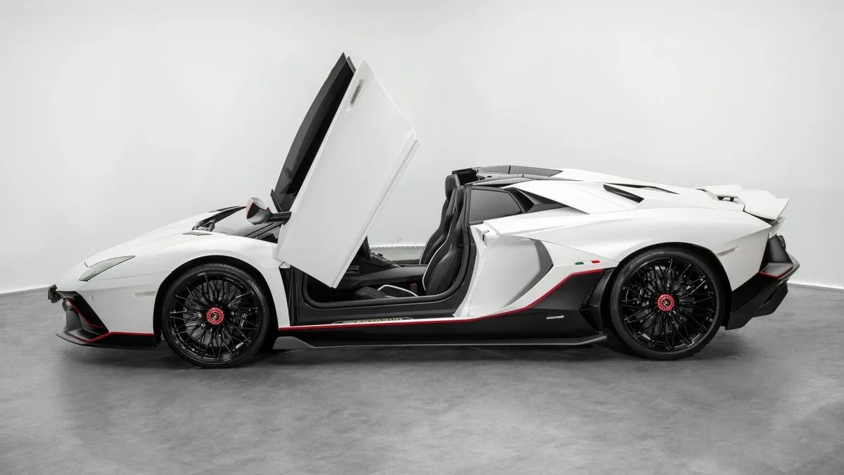 2022 Lamborghini Aventador Ultimae Roadster, 6/30