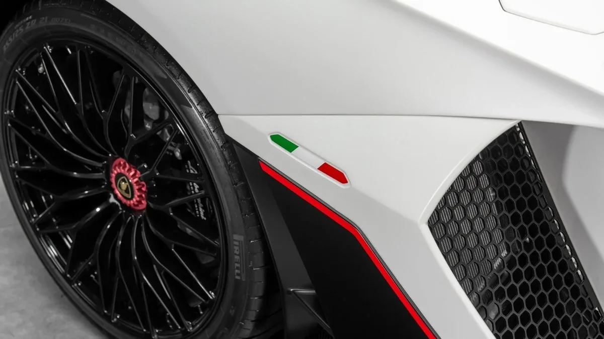 2022 Lamborghini Aventador Ultimae Roadster, 8/30
