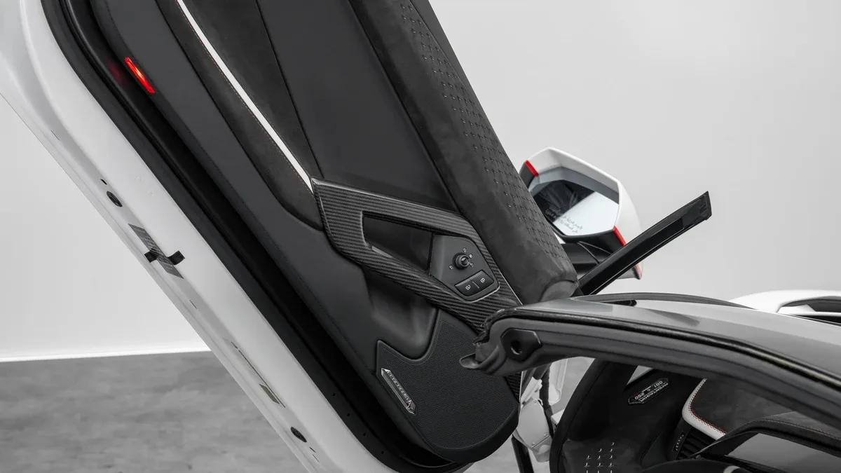 2022 Lamborghini Aventador Ultimae Roadster, 17/30