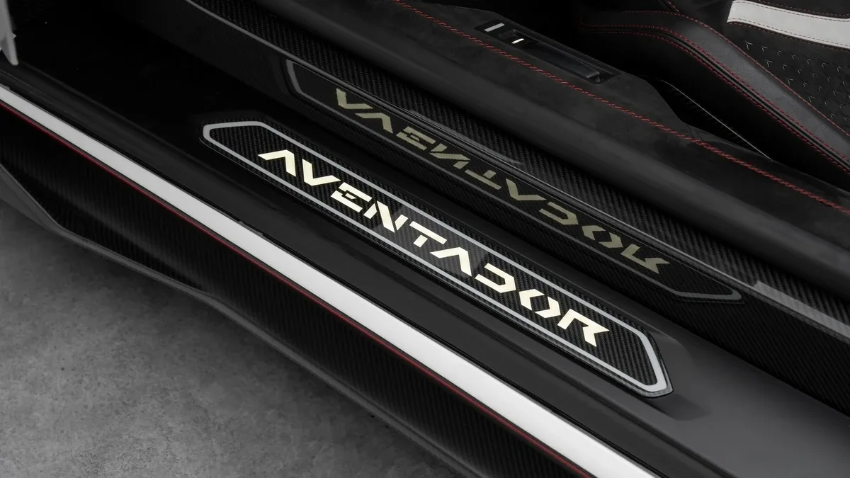 2022 Lamborghini Aventador Ultimae Roadster, 18/30