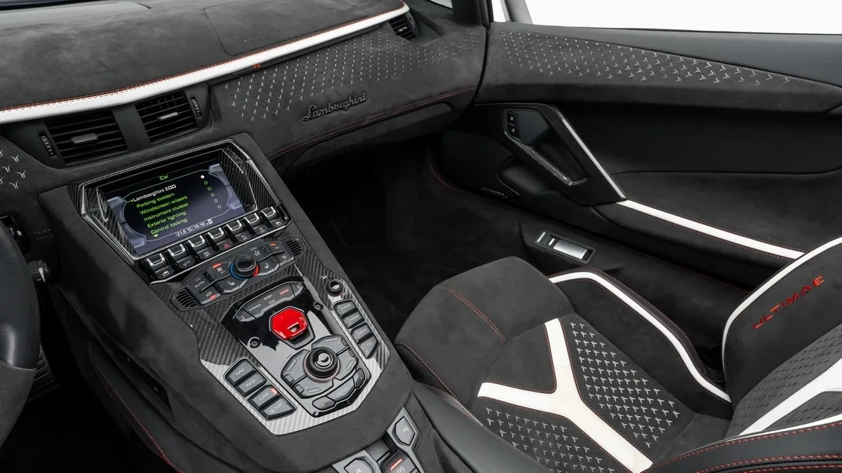 2022 Lamborghini Aventador Ultimae Roadster, 21/30