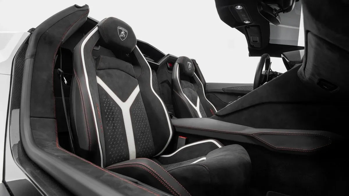 2022 Lamborghini Aventador Ultimae Roadster, 27/30