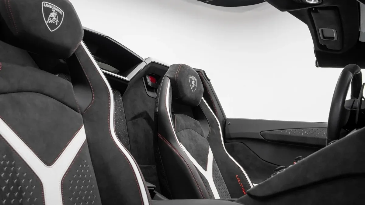 2022 Lamborghini Aventador Ultimae Roadster, 28/30