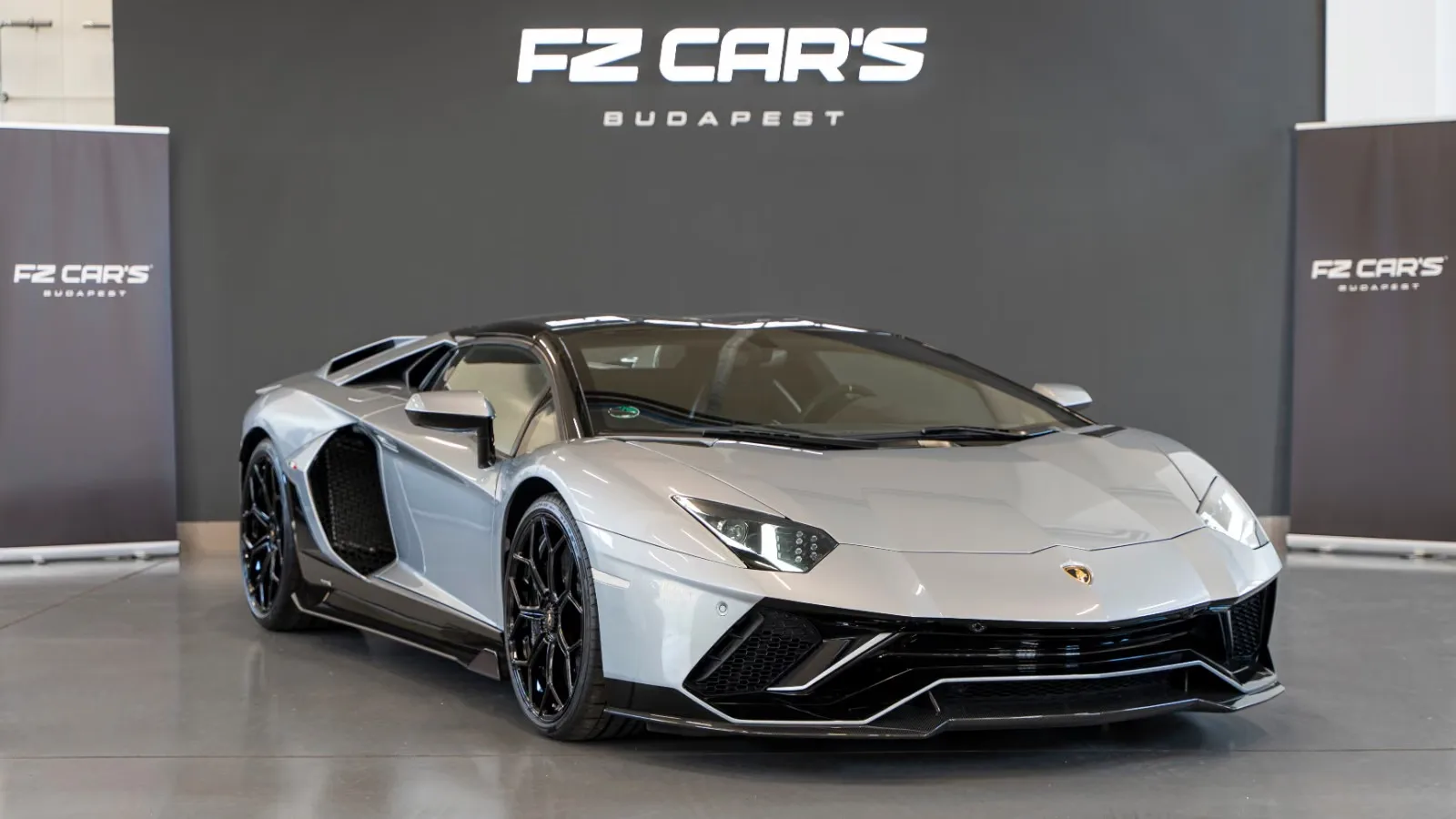 2022 Lamborghini Aventador Ultimae Roadster, 2/12