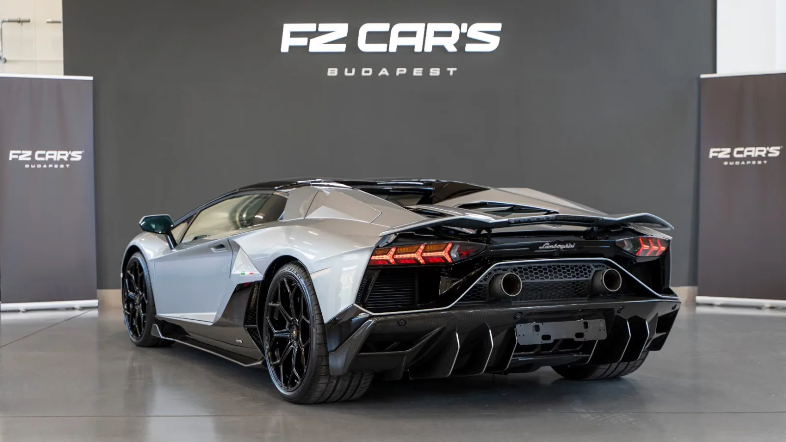 2022 Lamborghini Aventador Ultimae Roadster, 3/12