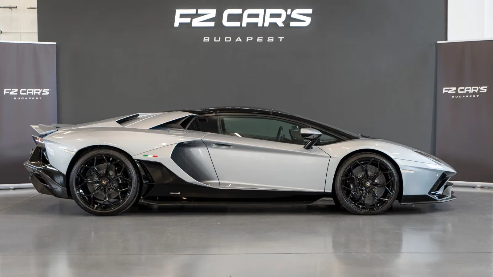2022 Lamborghini Aventador Ultimae Roadster, 6/12