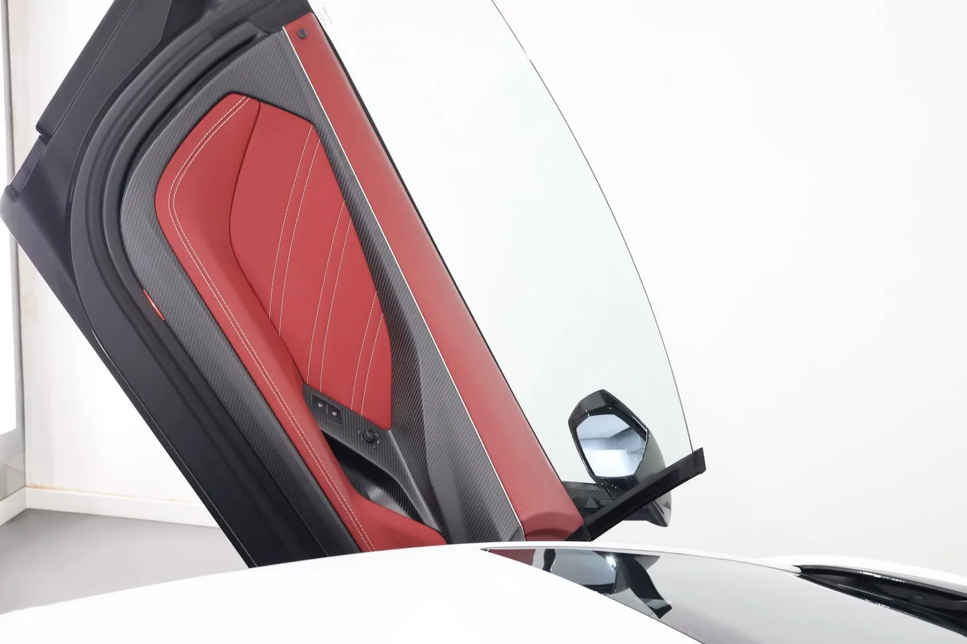 2022 Lamborghini Countach LPI 800-4 offered by a supercar dealer in Zibido San Giacomo, Italy, photo 17 of 25