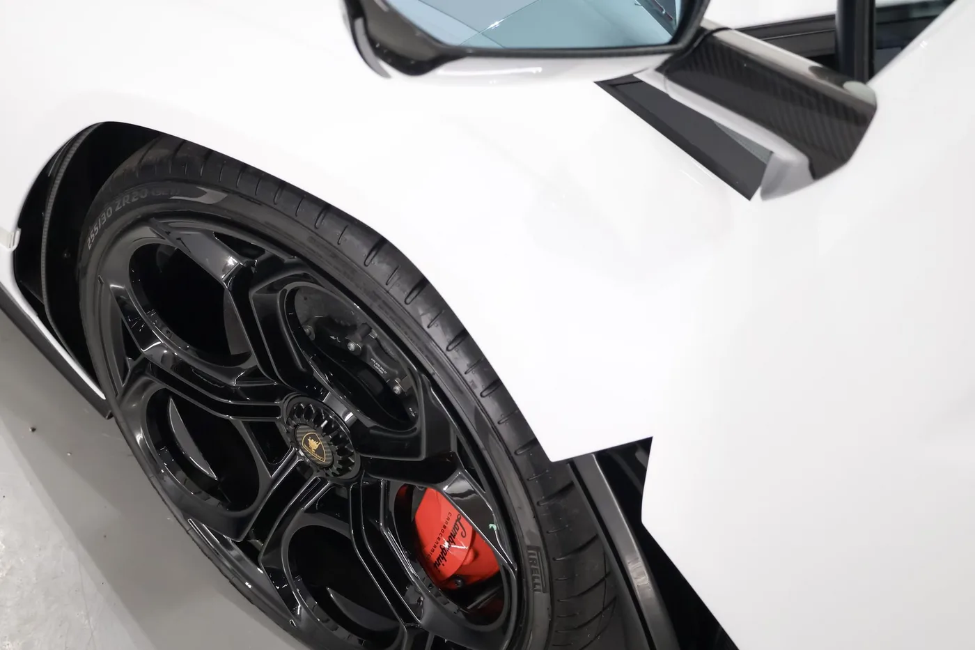 2022 Lamborghini Countach LPI 800-4 offered by a supercar dealer in Zibido San Giacomo, Italy, photo 22 of 25