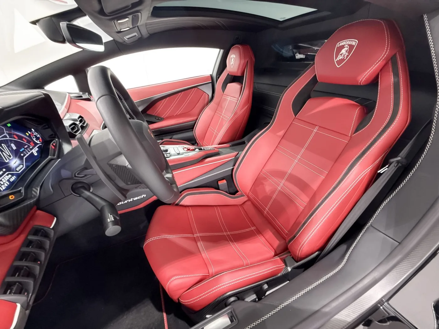 2022 Lamborghini Countach LPI 800-4 offered by a supercar dealer in Zibido San Giacomo, Italy, photo 24 of 25