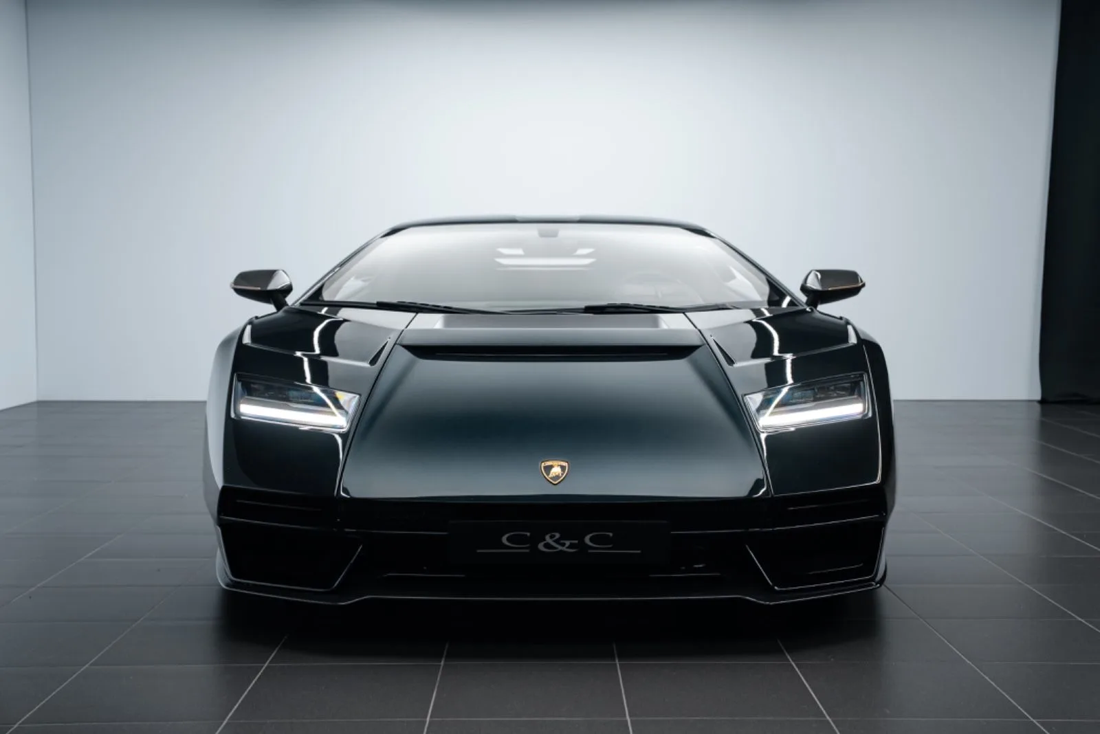 2022 Lamborghini Countach LPI 800-4, 4/27