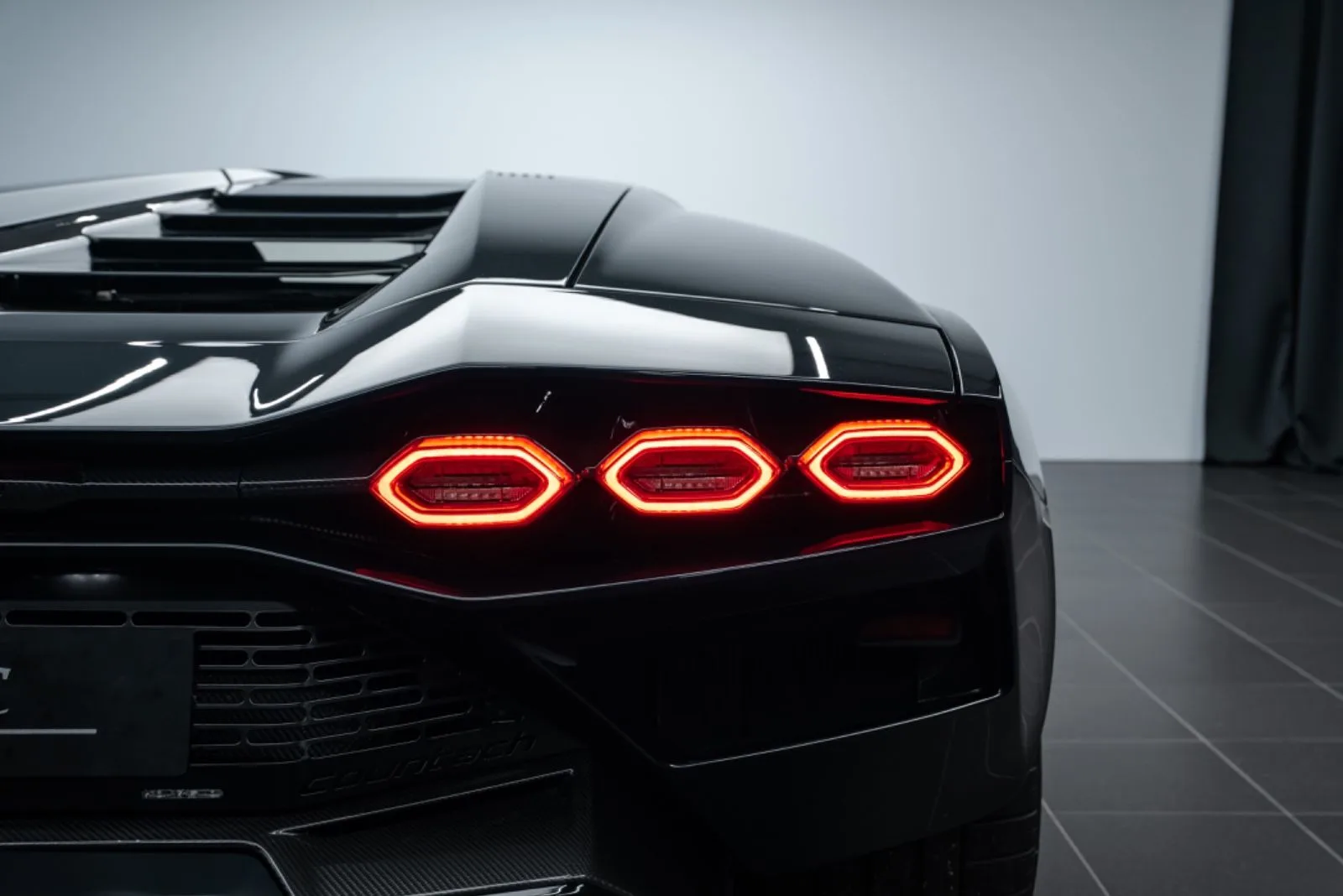 2022 Lamborghini Countach LPI 800-4, 6/27