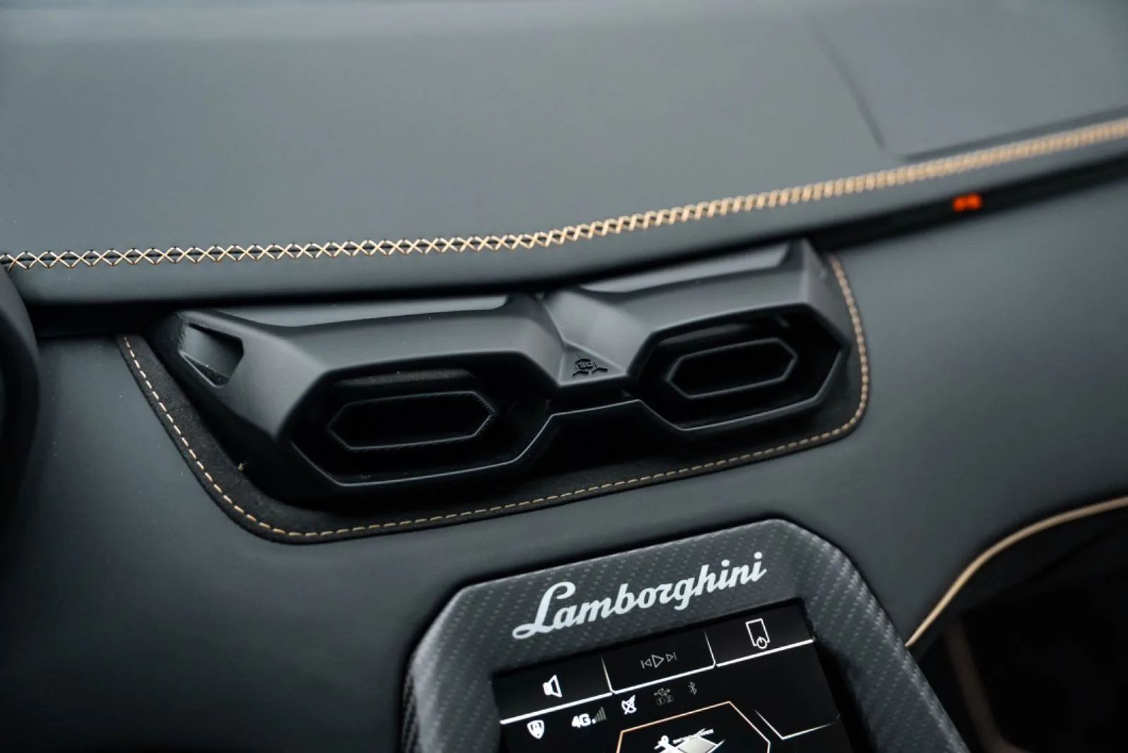 2022 Lamborghini Countach LPI 800-4, 24/27