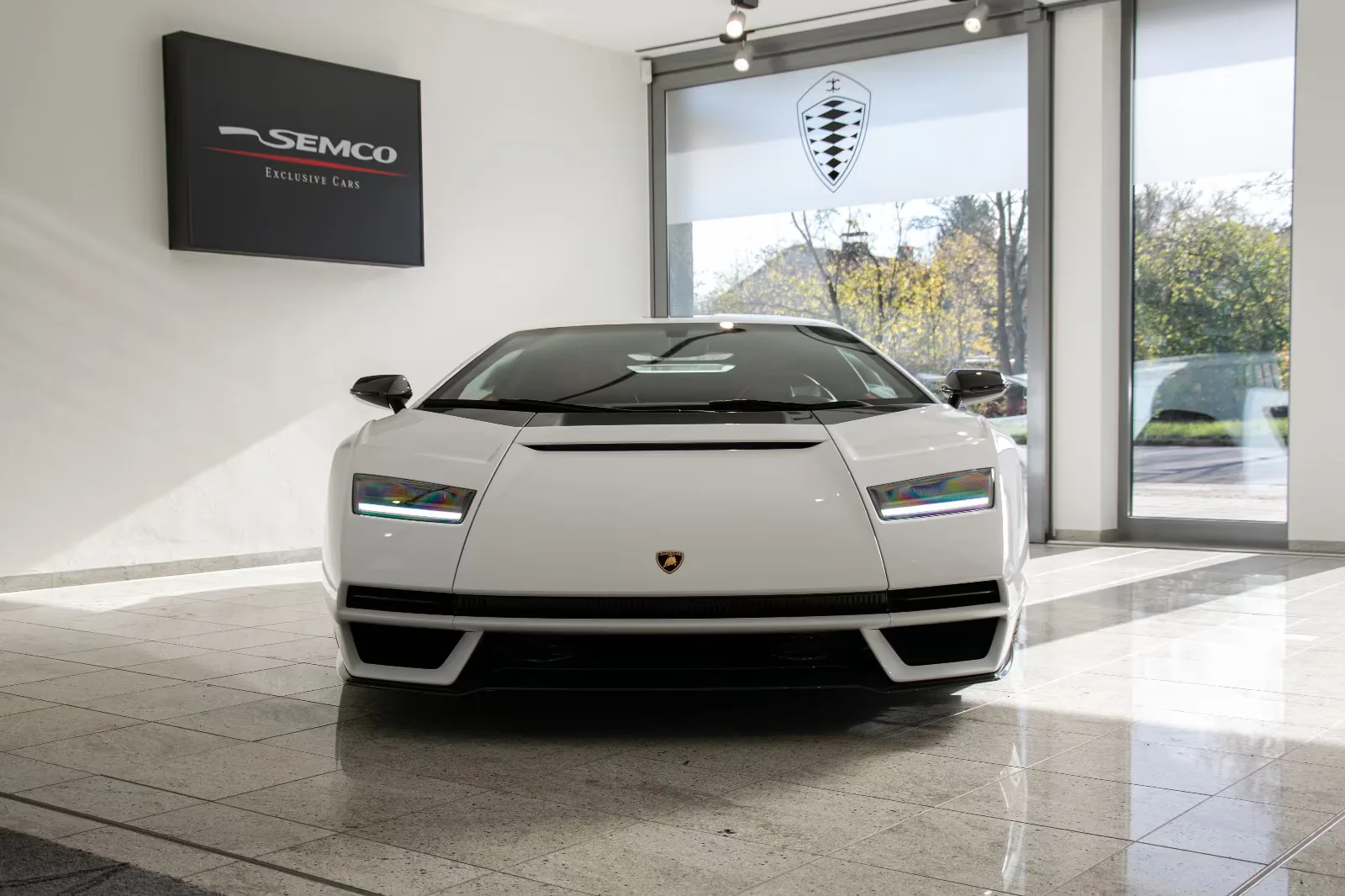 2022 Lamborghini Countach LPI 800-4 proposée par un concessionnaire spécialisé à Haar, Allemagne, photo principale