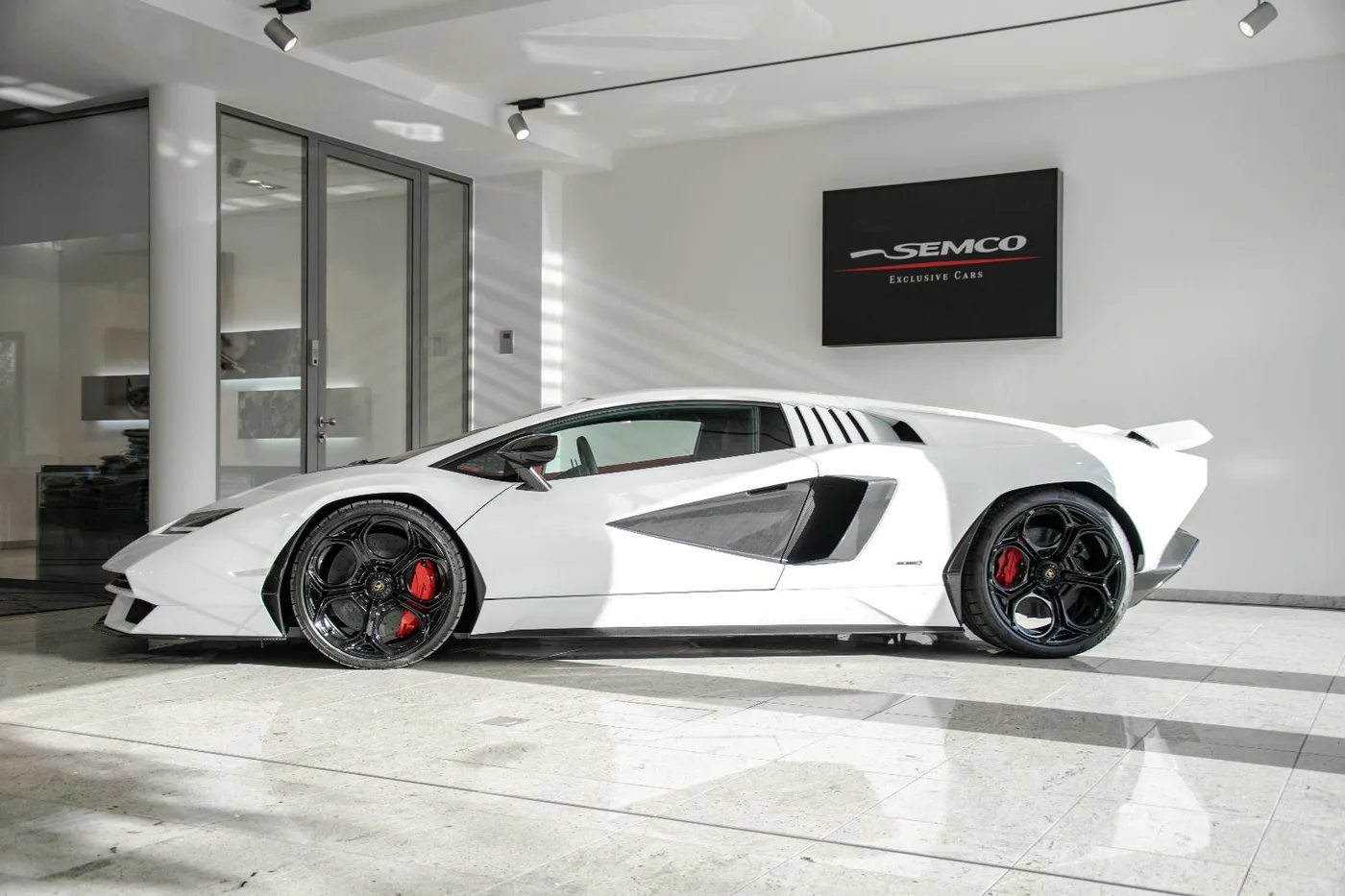 2022 Lamborghini Countach LPI 800-4 proposée par un concessionnaire spécialisé à Haar, Allemagne, photo 5 sur 19