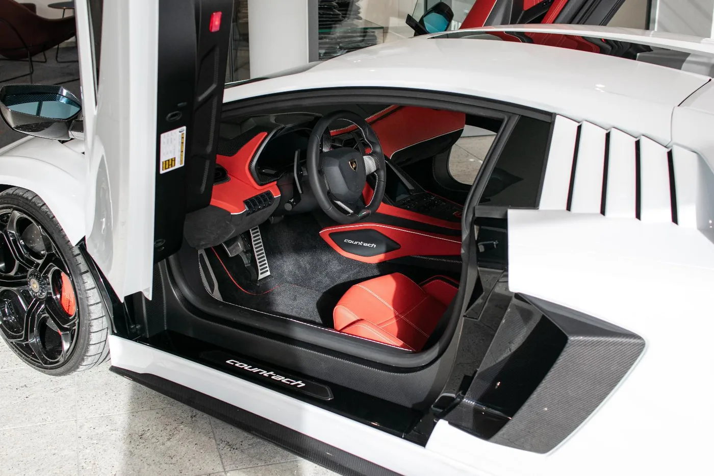 2022 Lamborghini Countach LPI 800-4 proposée par un concessionnaire spécialisé à Haar, Allemagne, photo 9 sur 19