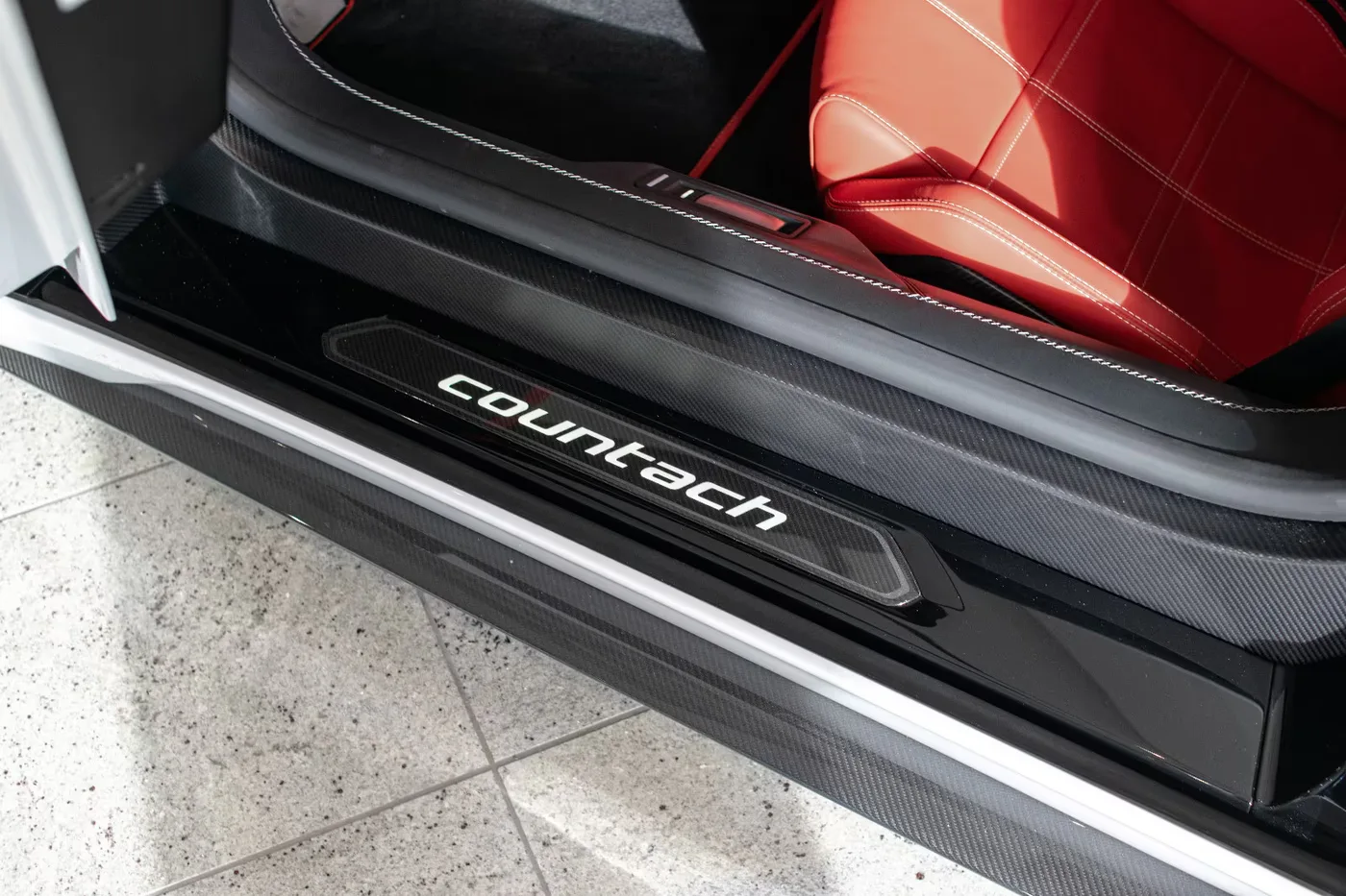 2022 Lamborghini Countach LPI 800-4 proposée par un concessionnaire spécialisé à Haar, Allemagne, photo 10 sur 19