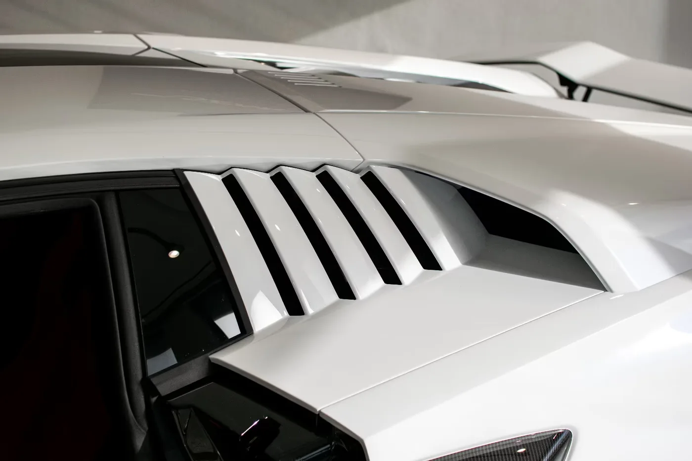 2022 Lamborghini Countach LPI 800-4 proposée par un concessionnaire spécialisé à Haar, Allemagne, photo 13 sur 19