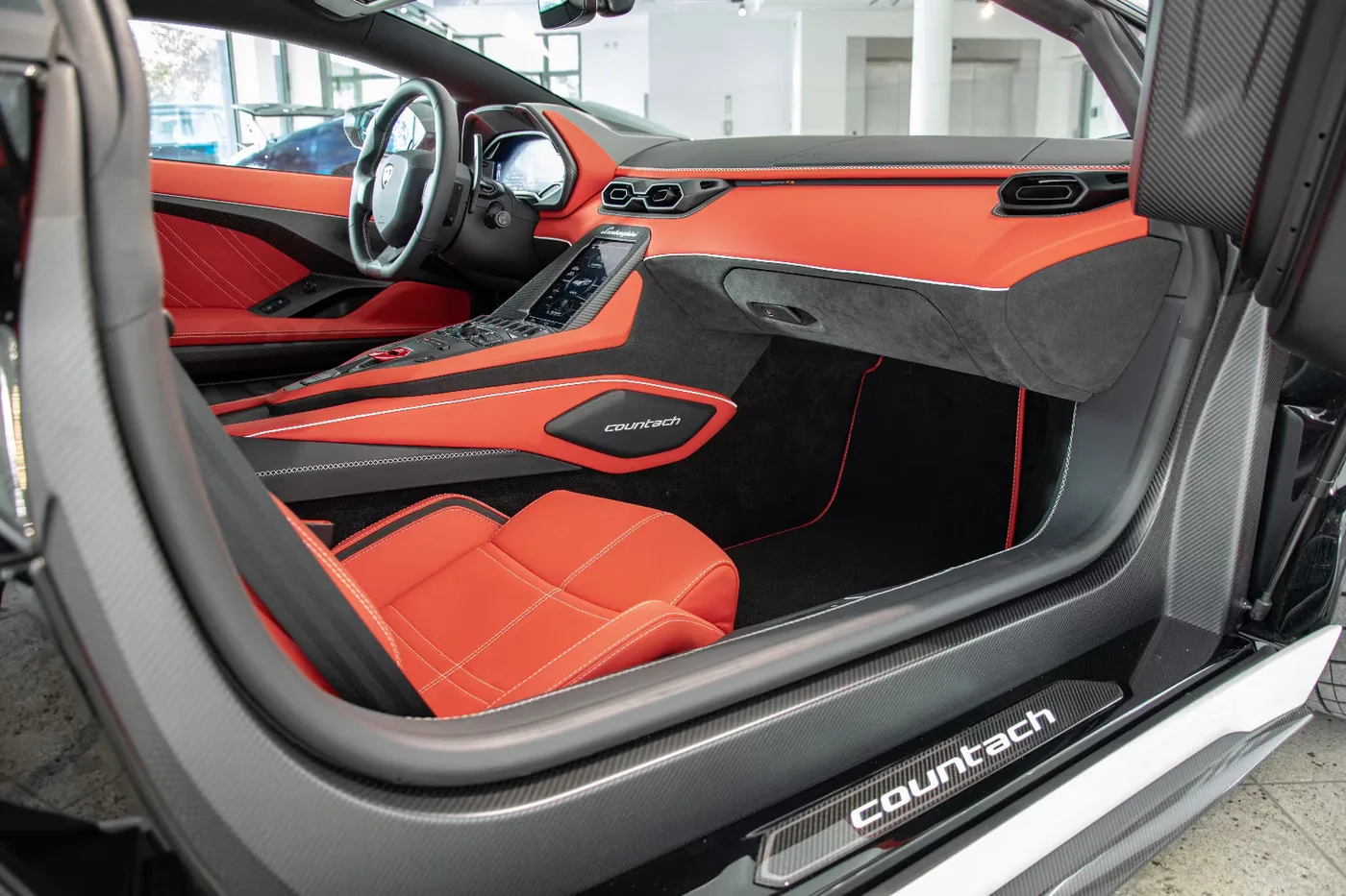 2022 Lamborghini Countach LPI 800-4 proposée par un concessionnaire spécialisé à Haar, Allemagne, photo 17 sur 19