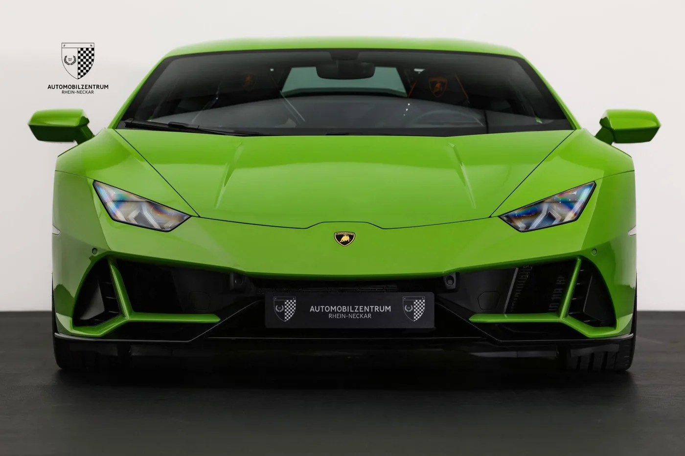 2022 Lamborghini Huracán EVO angeboten von einem Supersportwagenhändler in Viernheim, Deutschland, Foto 2 von 25