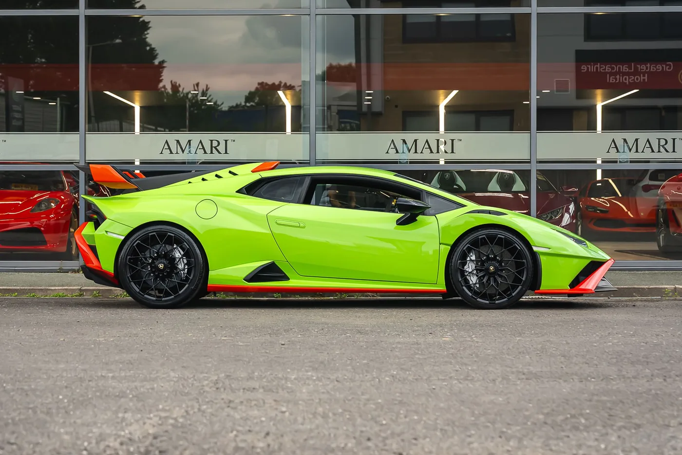 2022 Lamborghini Huracán STO angeboten von einem Supersportwagenhändler in Preston, Vereinigtes Königreich, Foto 2 von 25