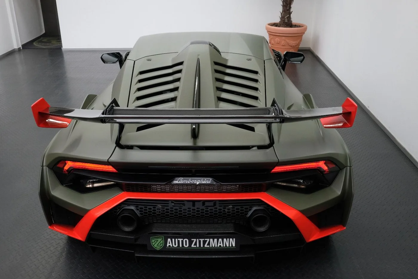 2022 Lamborghini Huracán STO angeboten von einem Fachhändler in Nuremberg, Deutschland, Foto 9 von 15