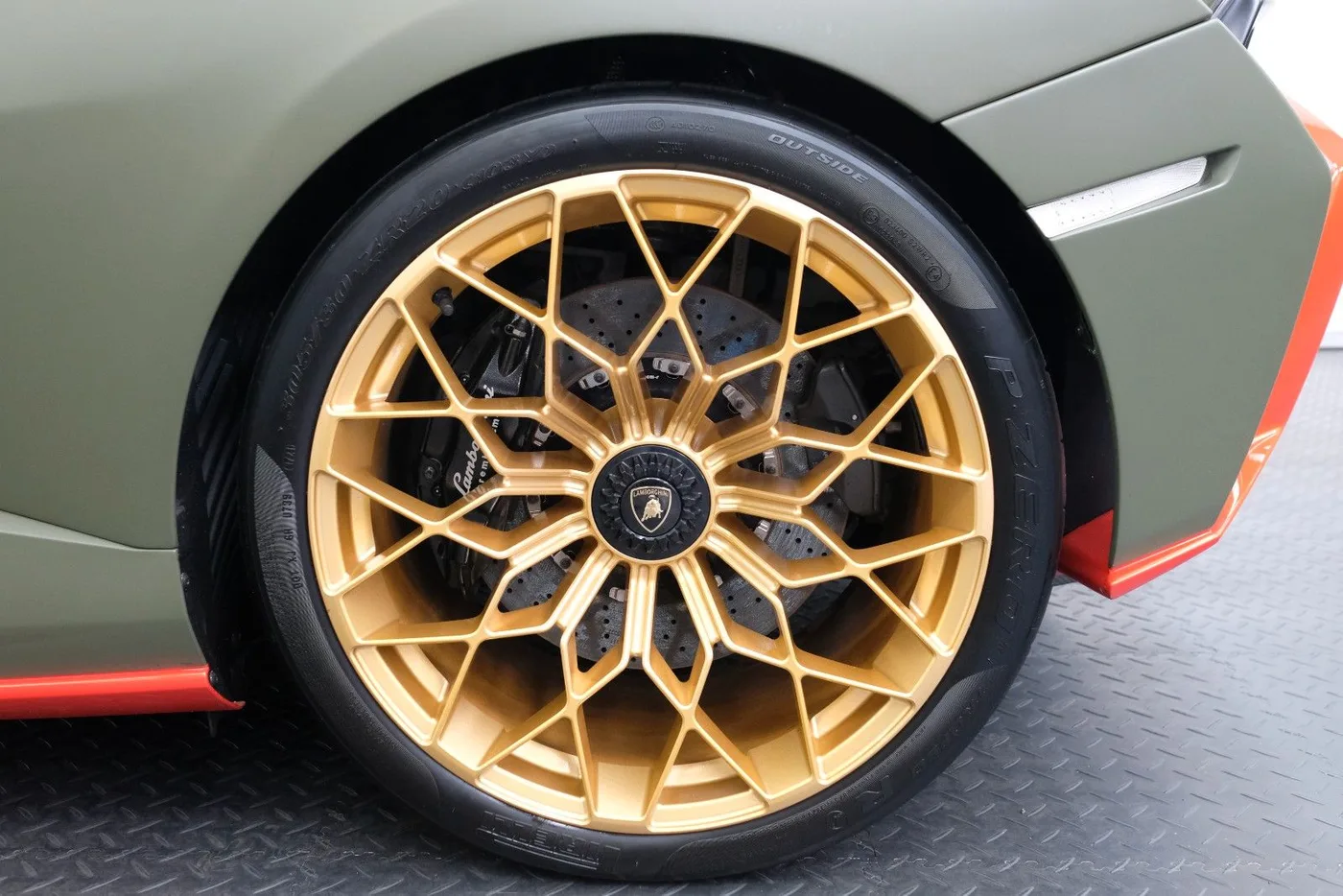 2022 Lamborghini Huracán STO angeboten von einem Fachhändler in Nuremberg, Deutschland, Foto 13 von 15