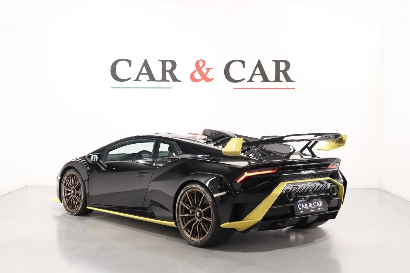 2022 Lamborghini Huracán STO angeboten von einem Supersportwagenhändler in Zibido San Giacomo, Italien, Foto 2 von 22