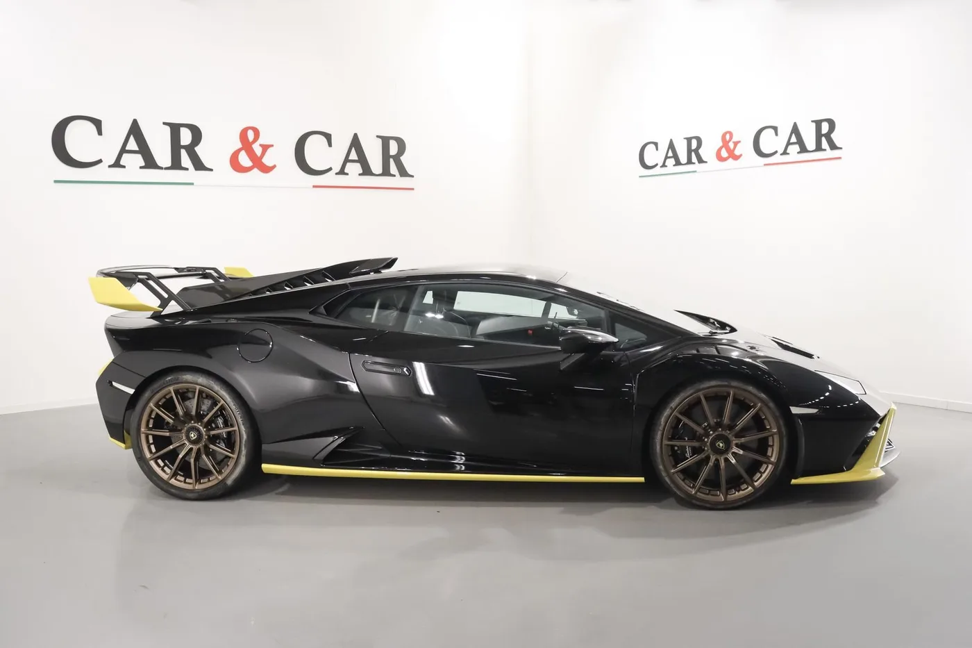 2022 Lamborghini Huracán STO angeboten von einem Supersportwagenhändler in Zibido San Giacomo, Italien, Foto 5 von 22