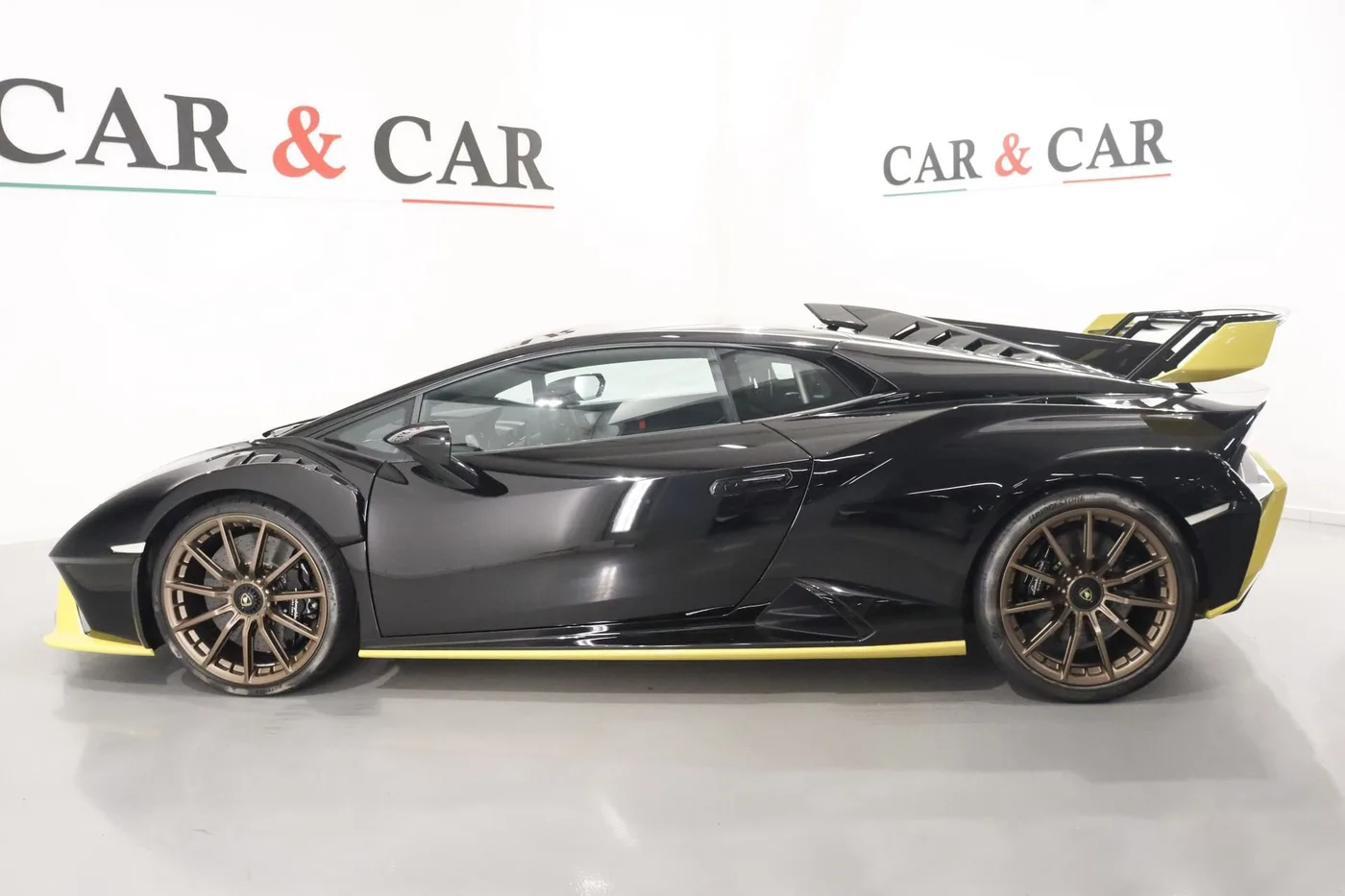 2022 Lamborghini Huracán STO angeboten von einem Supersportwagenhändler in Zibido San Giacomo, Italien, Foto 6 von 22