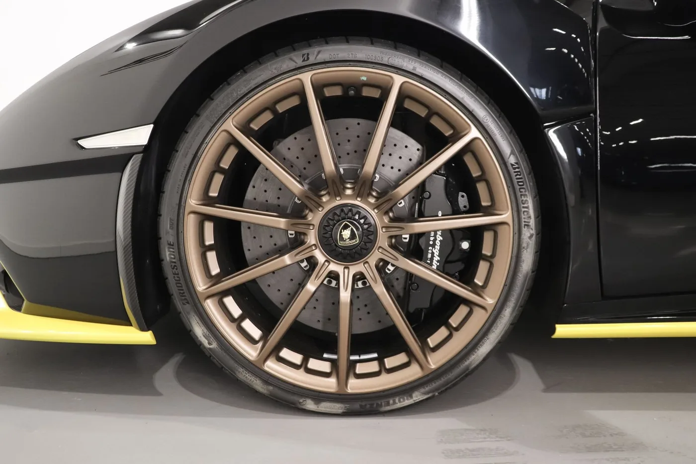 2022 Lamborghini Huracán STO angeboten von einem Supersportwagenhändler in Zibido San Giacomo, Italien, Foto 7 von 22
