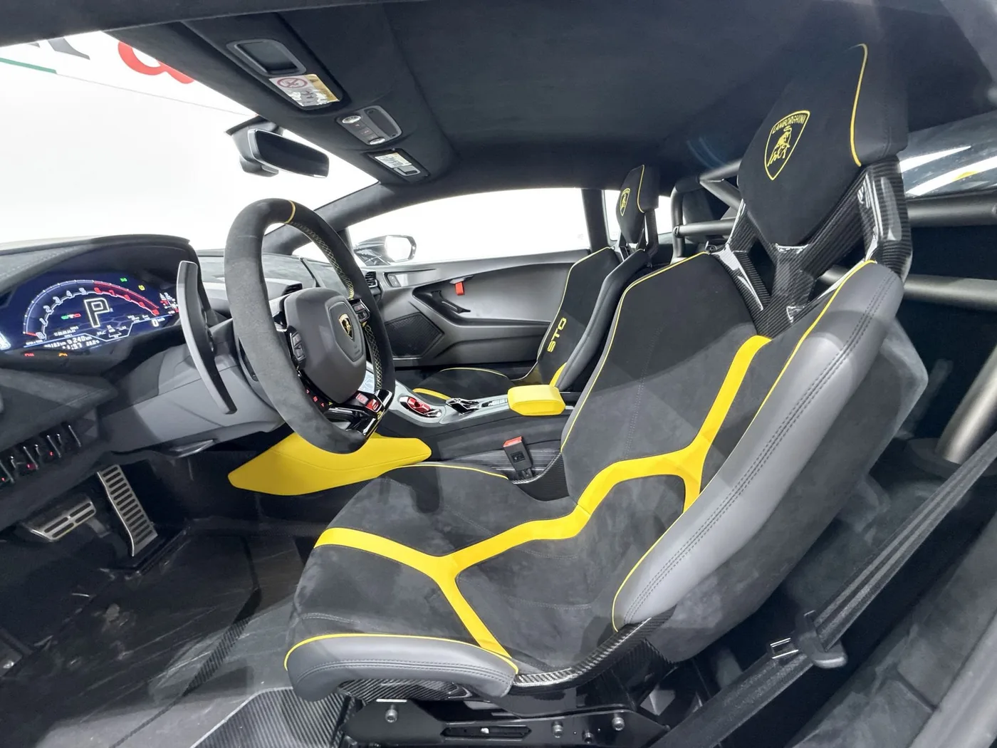 2022 Lamborghini Huracán STO angeboten von einem Supersportwagenhändler in Zibido San Giacomo, Italien, Foto 11 von 22