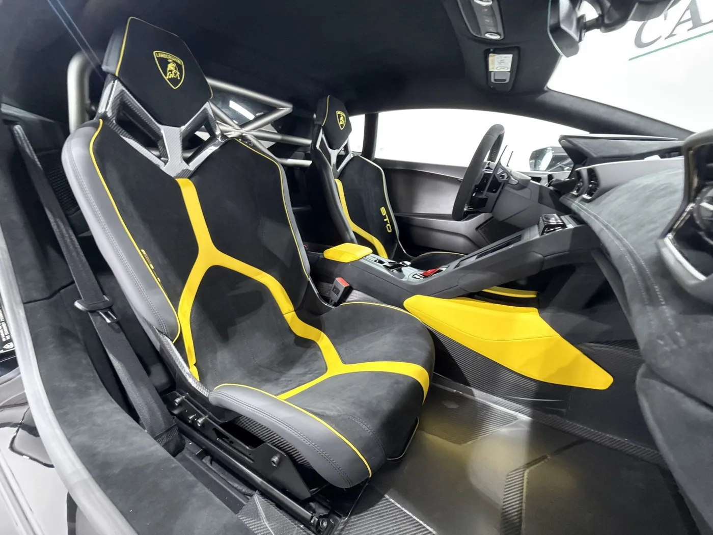 2022 Lamborghini Huracán STO angeboten von einem Supersportwagenhändler in Zibido San Giacomo, Italien, Foto 13 von 22