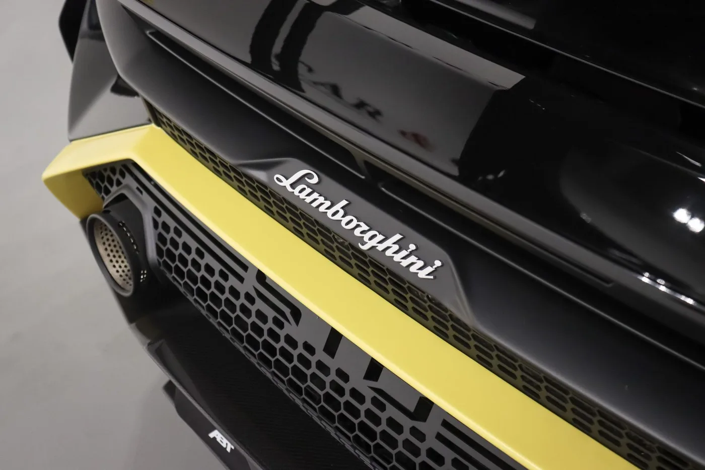 2022 Lamborghini Huracán STO angeboten von einem Supersportwagenhändler in Zibido San Giacomo, Italien, Foto 15 von 22
