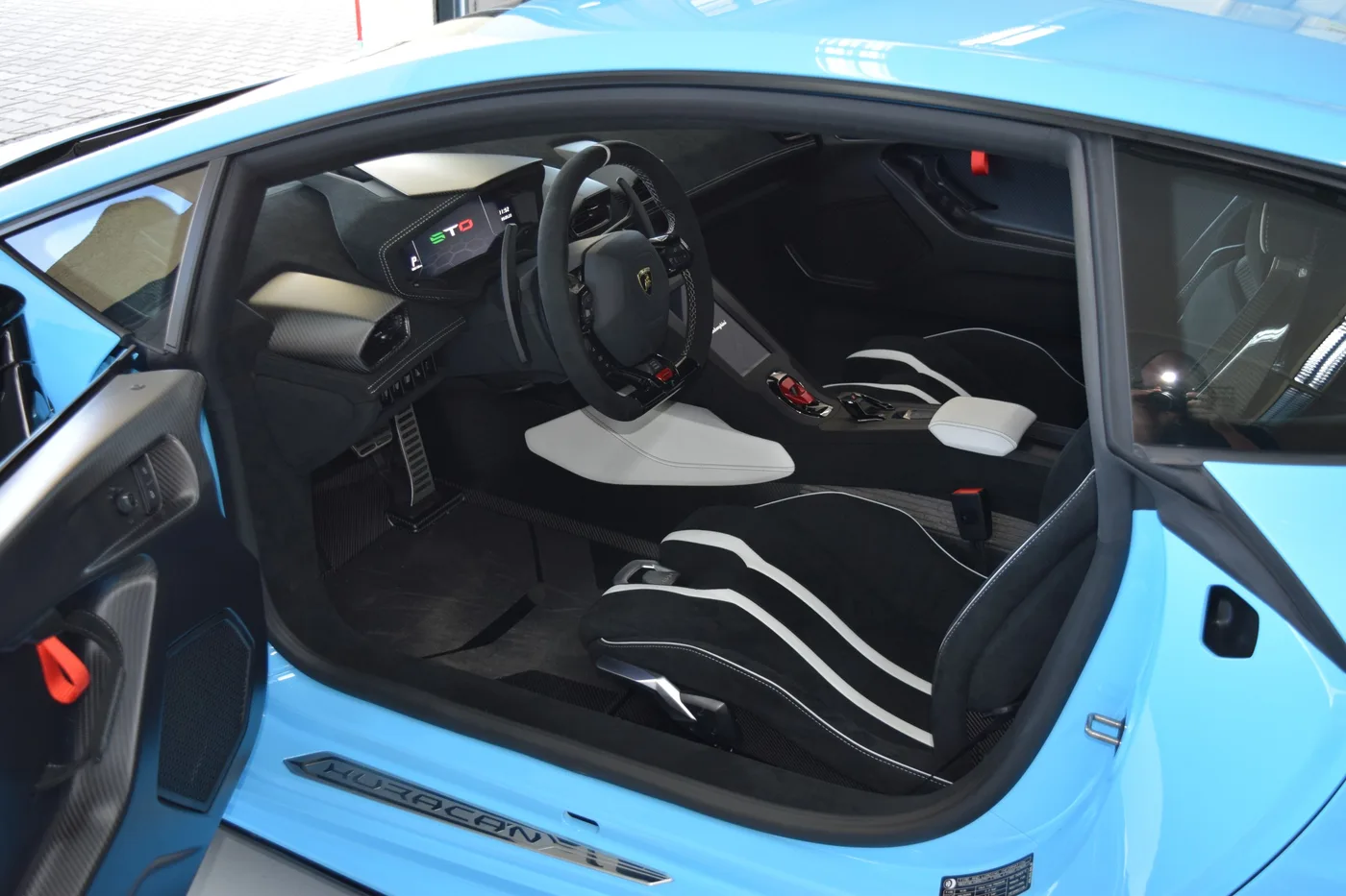 2022 Lamborghini Huracán STO angeboten von einem Fachhändler in Pfaffenhofen an der Ilm, Deutschland, Foto 2 von 15