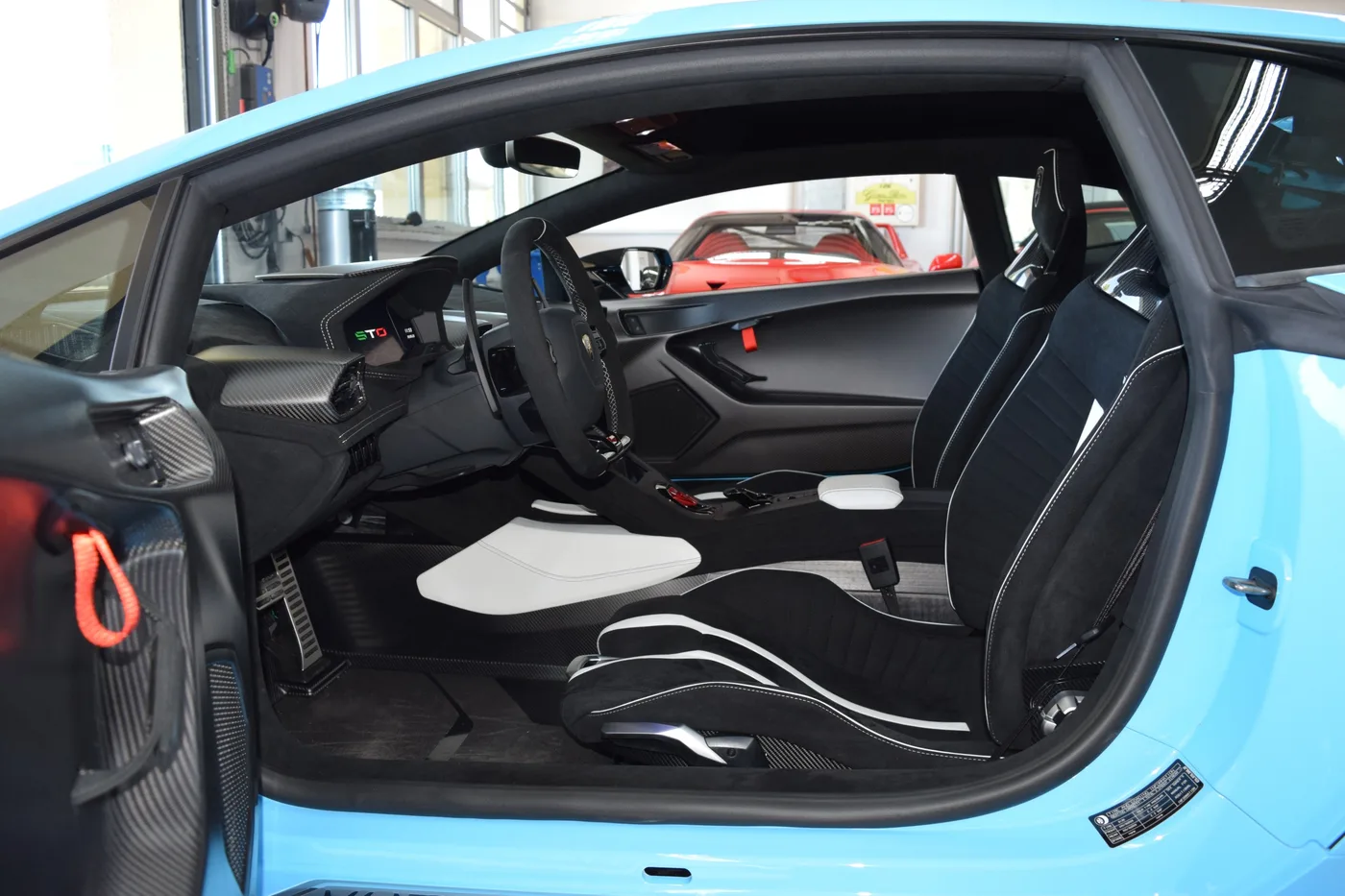 2022 Lamborghini Huracán STO angeboten von einem Fachhändler in Pfaffenhofen an der Ilm, Deutschland, Foto 5 von 15
