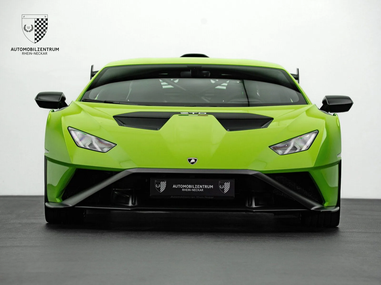 2022 Lamborghini Huracán STO, 2/30