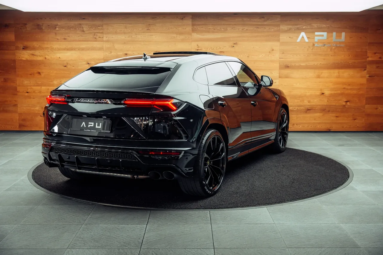 2022 Lamborghini Urus proposée par un concessionnaire spécialisé à Uznach, Suisse, photo principale