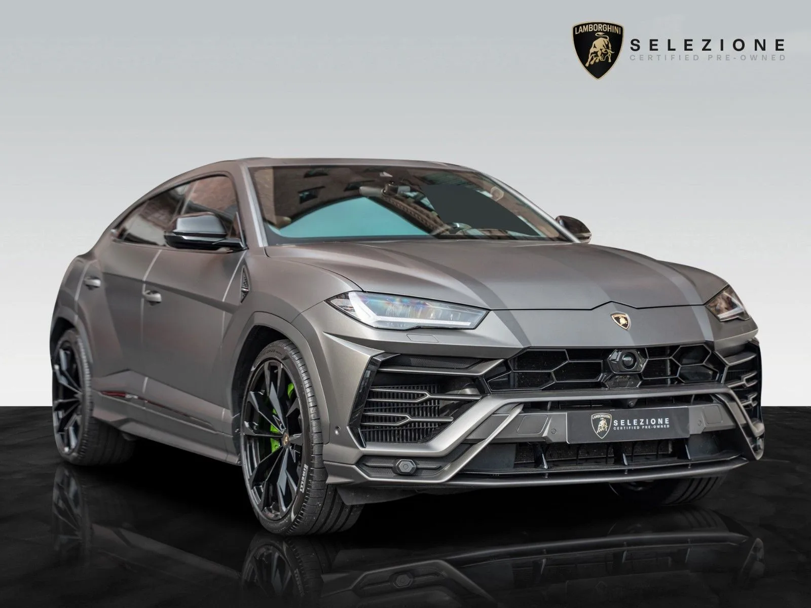 2022 Lamborghini Urus proposée par un concessionnaire agréé à Frankfurt, Allemagne, photo principale