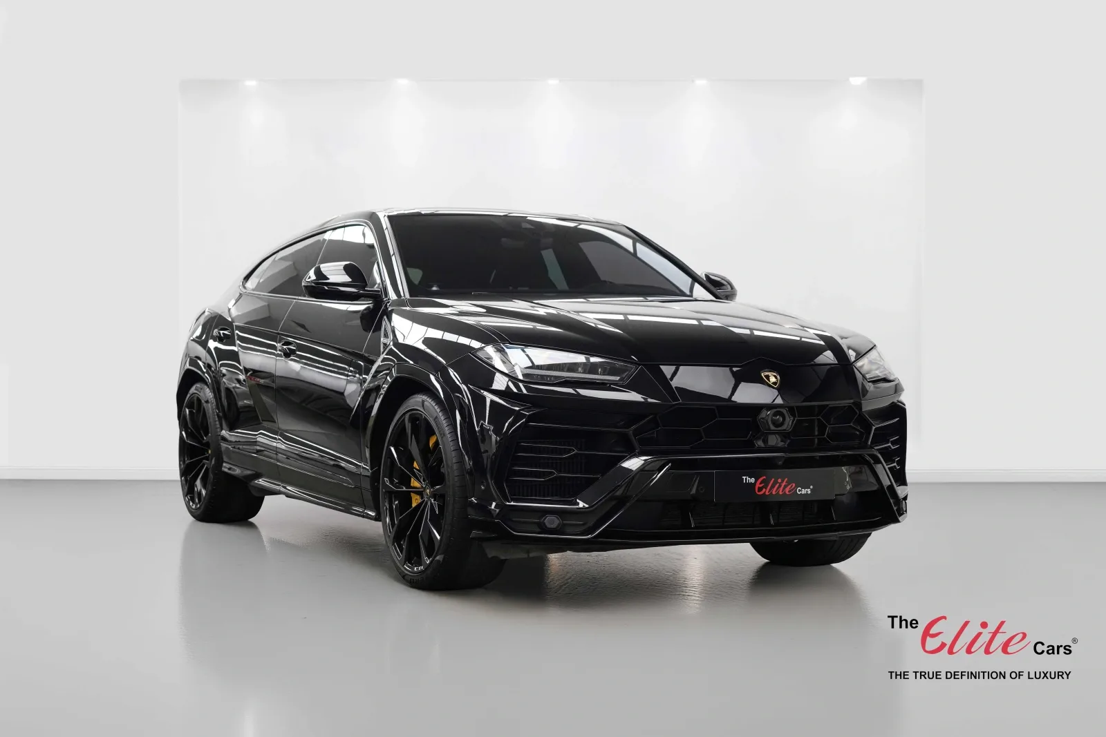 2022 Lamborghini Urus angeboten von einem Fachhändler in Dubai, Vereinigte Arabische Emirate, Hauptfoto