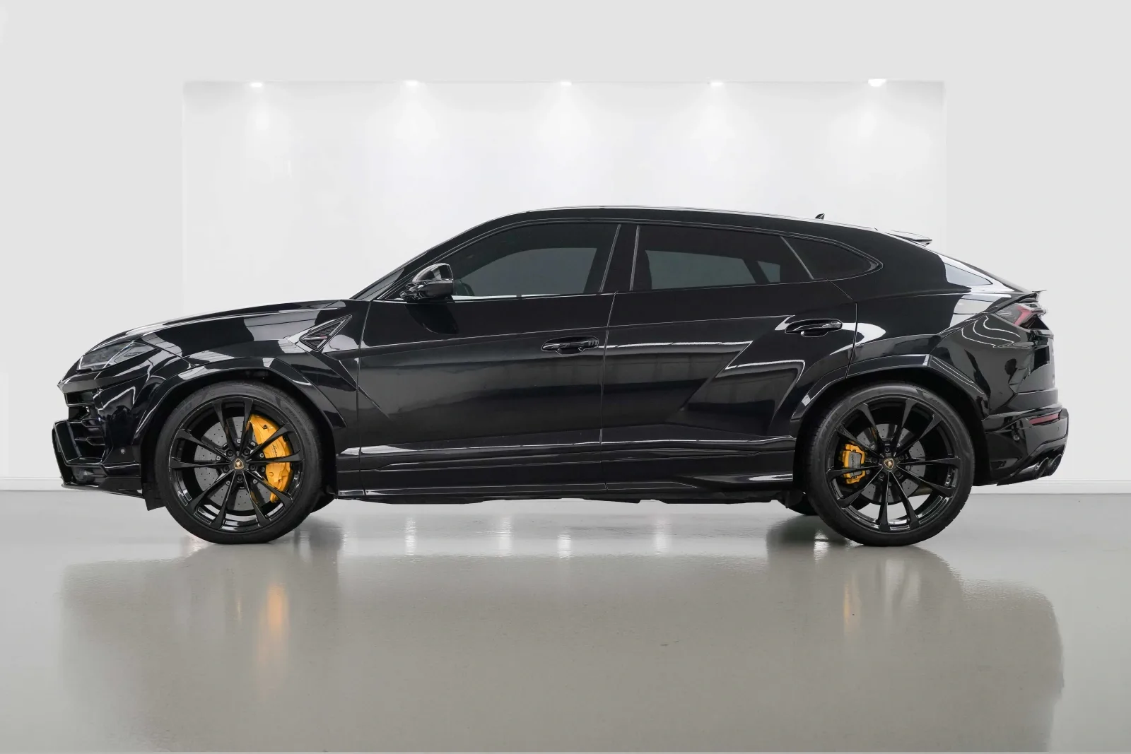 2022 Lamborghini Urus, 2/16
