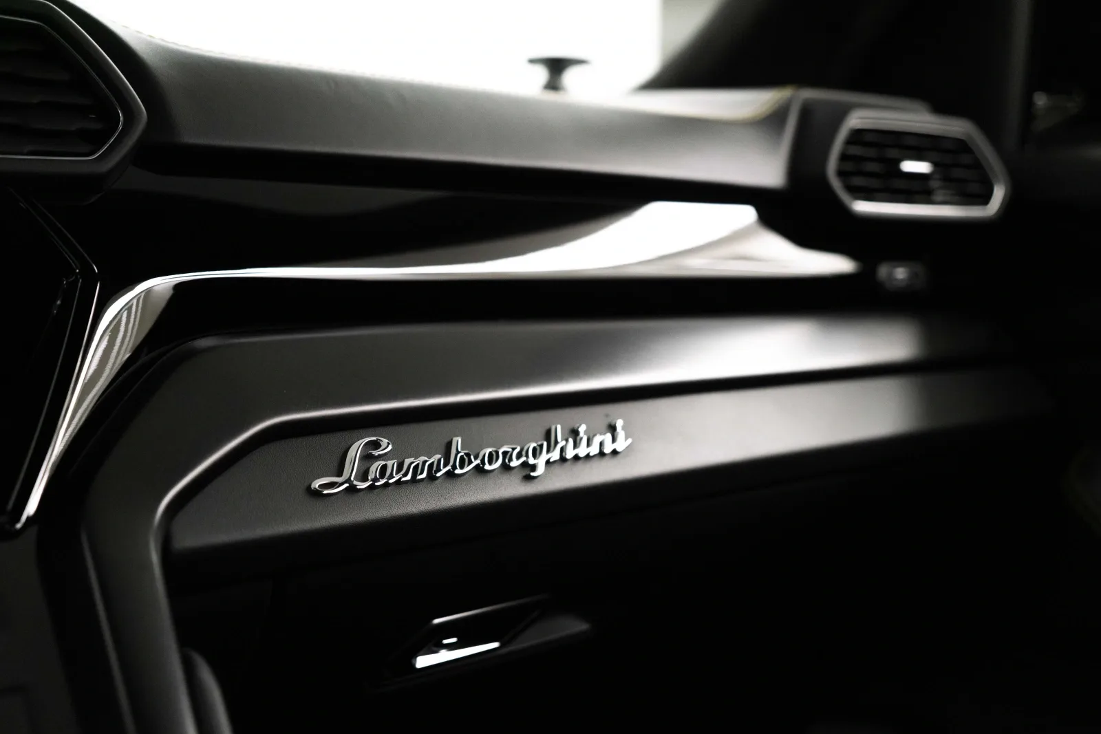 2022 Lamborghini Urus, 14/16