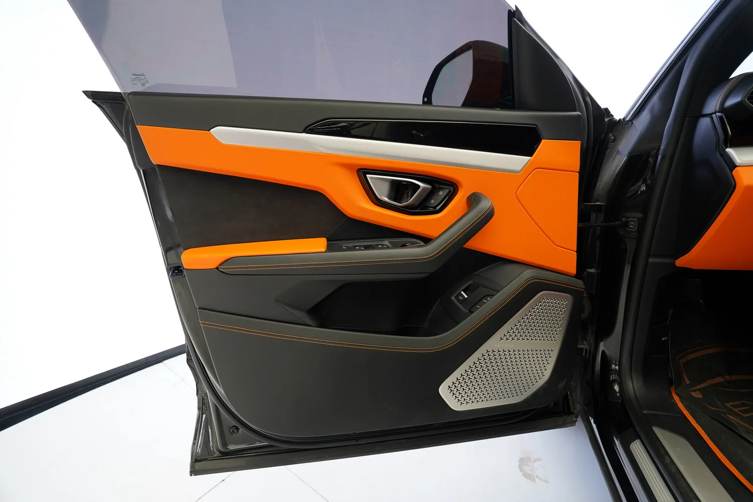 2022 Lamborghini Urus, 2/15